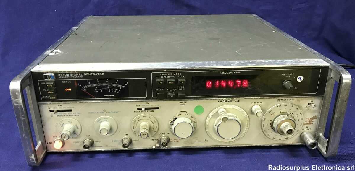 AM/FM Signal Generator MARCONI TF 2015 Generatore Di Segnai In AM/FM Da 10 Mhz A 520 Mhz