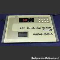 RACAL-DANA 9343M RACAL-DANA 9343M  Ponte di misura da banco per induttanze, condensatori e resistenze  Con interfaccia GPIB e seriale per controllo a distanza. Strumenti