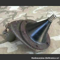 Base per antenna a stilo Base per antenna a stilo Base per montaggio stili su palo (d.32) con presa UHF -PL259 Accessori per apparati radio Militari