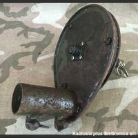 Base per antenna a stilo Base per antenna a stilo Base per montaggio stili su palo (d.32) con presa UHF -PL259 Accessori per apparati radio Militari