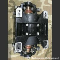 DELCO Rotary Transformer DELCO  Alimentato a 12 volt 9A o 24 Volt 4,5 A  Uscite 265 Volt 0.120 A e 540 Volt 0.026 A Accessori per apparati radio Militari