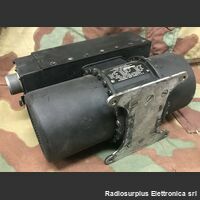 PU-92A/U tipo 12137-1-A PU-92A/U tipo 12137-1-A  Inverter aeronautico 400 Hz  Ingresso 25-30 Volt 20A  Uscita 115 Volt,  1,25A,   frequenza 400 Hz Apparati radio