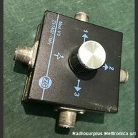 V3 Commutatore di Antenna  ZETAGI mod. V3  1 ingresso  3 uscite Connettori SO239 Accessori