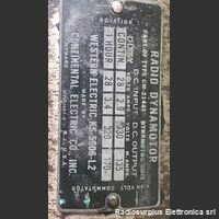 KS-5606-L2 Radio Dynamotor  KS-5606-L2  Parte della stazione CW-21441  Ingresso 28 Volt DC  2,9 A  Uscita 330Volt DC  135 mA Accessori per apparati radio Militari