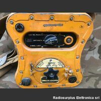 T-74/CRT-3 Trasmettitore di soccorso (GIBSON GIRL)   T-74/CRT-3 Trasmette segnale S.O.S. in modalita' manuale o automatica sulle frequenze di 500 Khz e 8364 Khz Apparati radio