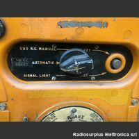 T-74/CRT-3 Trasmettitore di soccorso (GIBSON GIRL)   T-74/CRT-3 Trasmette segnale S.O.S. in modalita' manuale o automatica sulle frequenze di 500 Khz e 8364 Khz Apparati radio