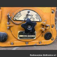 T-74/CRT-3 Trasmettitore di soccorso (GIBSON GIRL)   T-74/CRT-3 Trasmette segnale S.O.S. in modalita' manuale o automatica sulle frequenze di 500 Khz e 8364 Khz Apparati radio