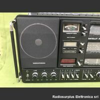  GRUNDING SATELLIT 3400   Ricevitore portatile professionale multibanda  FM/LW/MW/SW in 10 bande da 1,6 a 30 Mhz Apparati radio