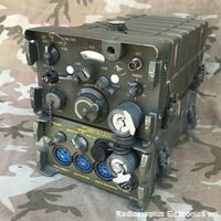 RT-70/GRC + AM-65/GRC U.S. Army RT-70/GRC + AM-65/GRC U.S. Army  Ricetrasmettitore in sintonia continua da 47 a 58  Mhz in FM Apparati radio