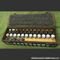 BX-49 Box Ricambi BC-611  BX-49  Contiene 12 quarzi rx e  tx con relative bobine e 5 valvole di ricambio Accessori per apparati radio Militari