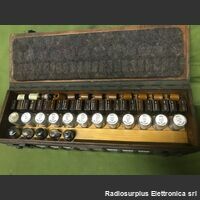 BX-49 Box Ricambi BC-611  BX-49  Contiene 12 quarzi rx e  tx con relative bobine e 5 valvole di ricambio Accessori per apparati radio Militari