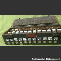 BX-49 Box Ricambi BC-611  BX-49  Contiene 12 quarzi rx e  tx con relative bobine e 5 valvole di ricambio Accessori per apparati radio Militari