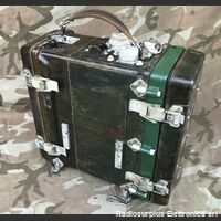 R-105 M R-105 M  Ricetrasmettitore Europa dell'est  Gamma di lavoro da 36 a 46,1 Mhz in FM. Potenza 1W Apparati radio