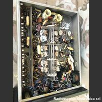 BC-659 + C7-79-B BC-659 + C7-79-B  Ricetrasmettitore due canali quarzati da 20 a 27,9 Mhz  Completo contenitore batterie per uso portatile Apparati radio