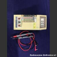 FLUKE 8020A FLUKE 8020A  Mutimetro portatile con dispay LCD a 3,5 cifre Strumenti