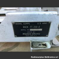 FT-220-A FT-220-A  Rack di montaggio per ospitare contemporaneamente  tre ricevitori radio aeronautici della serie ARC-5. Accessori per apparati radio Militari