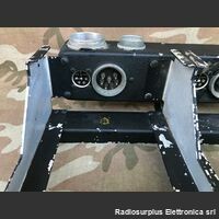 MT-71/ARC-5 MT-71/ARC-5  Supporto a dopppio scomparto per il montaggio di due trasmettitori radio aeronautici della serie AN/ARC-5. Accessori per apparati radio Militari