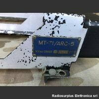 MT-71/ARC-5 MT-71/ARC-5  Supporto a dopppio scomparto per il montaggio di due trasmettitori radio aeronautici della serie AN/ARC-5. Accessori per apparati radio Militari