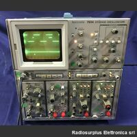 TEK7934 Tektronik 7934  Oscilloscopio a memoria con cassetti  7A26 -  7A22 - 7B85 - 7B80 Strumenti