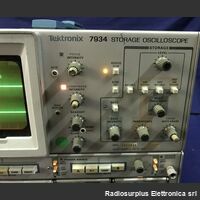 TEK7934 Tektronik 7934  Oscilloscopio a memoria con cassetti  7A26 -  7A22 - 7B85 - 7B80 Strumenti