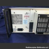 FLUKE 5200A Programmable AC Calibrator  FLUKE 5200A  Generatore di tensioni alternata di altissima precisione Strumenti