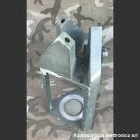 MP68 MP68  Testa d'albero per montaggio antenne a pigna Accessori per apparati radio Militari