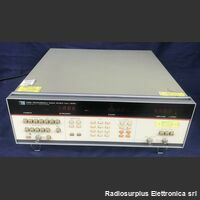 HP 8165A Programmable Signal Source  HP 8165A  Generatore di funzioni con sweep   programmabile da 1 millHz a 50 Mhz Strumenti