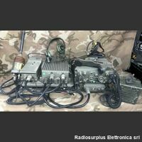 RV-3/13/V25 RV-3/13/V25  Stazione radio veicolare in VHF FM da 26 a 71,95 Mhz  Composta da :ricetrasmettitore ER-95A/I, amplificatore lineare AM-215A/I Apparati radio