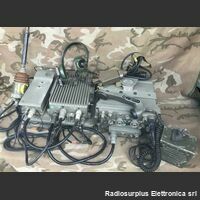 RV-3/13/V25 RV-3/13/V25  Stazione radio veicolare in VHF FM da 26 a 71,95 Mhz  Composta da :ricetrasmettitore ER-95A/I, amplificatore lineare AM-215A/I Apparati radio