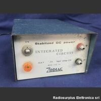 ZODIAC 1203 ZODIAC mod. 1203  Alimentatore CB da banca vintage  Ingresso 220 volt Uscita 12,6 Volt 3 A Alimentatori