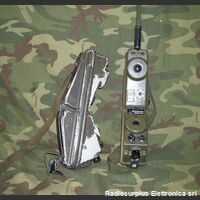 RV-2 Ricetrasmettitore portatile VHF RV-2 Apparati radio militari