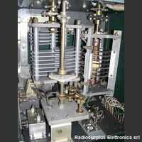  AccordatoreR-137 Accordatore di antenna di alta potenza HF/VHF R-137 Accordatori di antenna