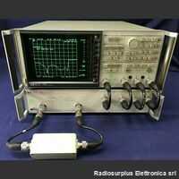 HP 8753B + HP 85046A Network Analyzer HP 8753B Con S-Parameter test set HP 85046A Strumenti