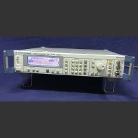 ROHDE & SCHWARZ SML 03 Signal Generator  ROHDE & SCHWARZ SML 03  Generatore di segnali da 9 Khz a 3,3 Ghz Strumenti