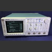 TDS 640A Four Channel Digitizing Oscilloscope TEKTRONIX TDS 640A Strumenti