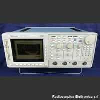 TDS 724D Digital Phosphor Oscilloscope  TEKTRONIX TDS 724D Strumenti