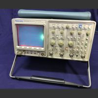 TEKTRONIX 2432A da rev. Digital Oscilloscope  TEKTRONIX 2432A da revisionare  2 canali, 250Mhz Strumenti