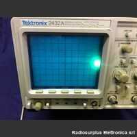 TEKTRONIX 2432A da rev. Digital Oscilloscope  TEKTRONIX 2432A da revisionare  2 canali, 250Mhz Strumenti