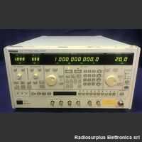 R4262 ADVANTEST R4262   Synthesized Signal Source .  Consente impostazioni di frequenza  da 100 kHz a 4,5 GHz Strumenti