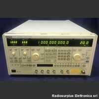 R4262 ADVANTEST R4262   Synthesized Signal Source .  Consente impostazioni di frequenza  da 100 kHz a 4,5 GHz Strumenti