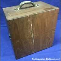 CAPT. O.M. Watts Lpd Ricevitore Radio Yacht  Herry DGES CAPT. O.M. Watts Lpd  Raro ricevitore degli anni 40 montato su yacht  Riceve in onde lunghe e onde medie. Apparati radio