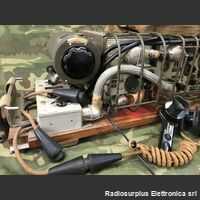 19 Mk III -R.C.A. Wireless Sets [Canadian] No.19 Mk III -R.C.A.-  Stazione radio completa di accessori, con base di sostegno e griglia di protezione Apparati radio