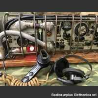 19 Mk III -R.C.A. Wireless Sets [Canadian] No.19 Mk III -R.C.A.-  Stazione radio completa di accessori, con base di sostegno e griglia di protezione Apparati radio