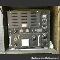 SCR-193 SCR-193  Stazione radio completa e originale.  Composta da Trasmettitore BC-191, Ricevitore BC-312, Dynamotor BD-77 Apparati radio