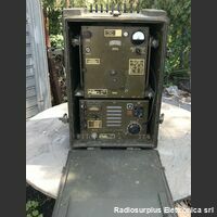 T-30A/TRC-8 T-30A/TRC-8  Trasmettitore campale per collegamenti punto -punto in UHF  da 230 a 250 Mhz in FM Apparati radio
