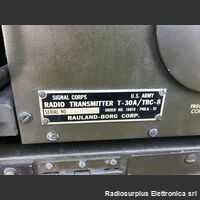 T-30A/TRC-8 T-30A/TRC-8  Trasmettitore campale per collegamenti punto -punto in UHF  da 230 a 250 Mhz in FM Apparati radio