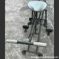 TG-58 Bicicletta in metallo per Generatore a manovella  TG-58  La bicicletta e' di produzione Tedesca Accessori per apparati radio Militari