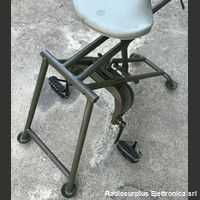 TG-58 Bicicletta in metallo per Generatore a manovella  TG-58  La bicicletta e' di produzione Tedesca Accessori per apparati radio Militari