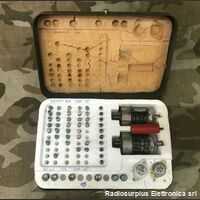 LV80/GRC-9 Cassetta valvole ricambio  LV80/GRC-9  Contiene valvole finali di ricambio 2x QE05/40H  transistor 2x 2N1146 Accessori per apparati radio Militari