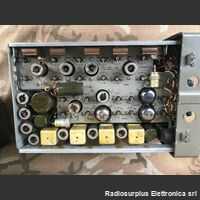 Rt-53B/TRC-7 Rt-53B/TRC-7  Ricetrasmettitore VHF canalizzato in AM da 100 a 156 Mhz  Potenza in uscita da 0,5 a 1,5 Watt, monta 11 valvole. Apparati radio